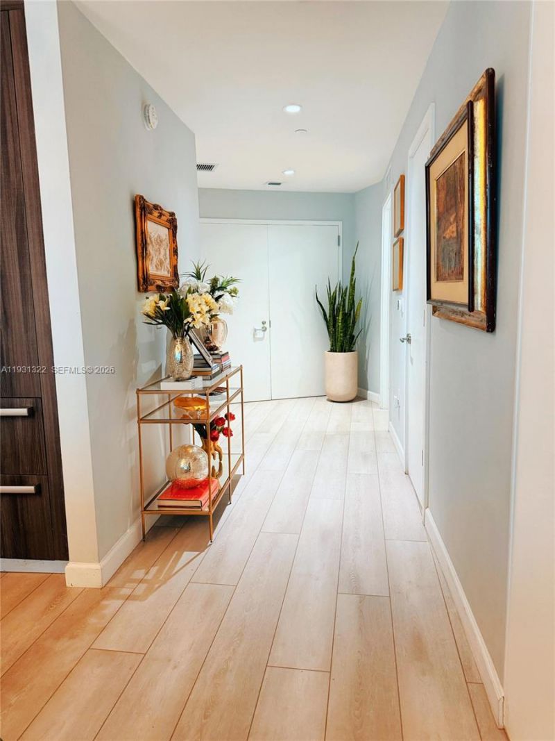 851 NE 1st Ave, Unit 2212, Miami, FL 33132 Photo