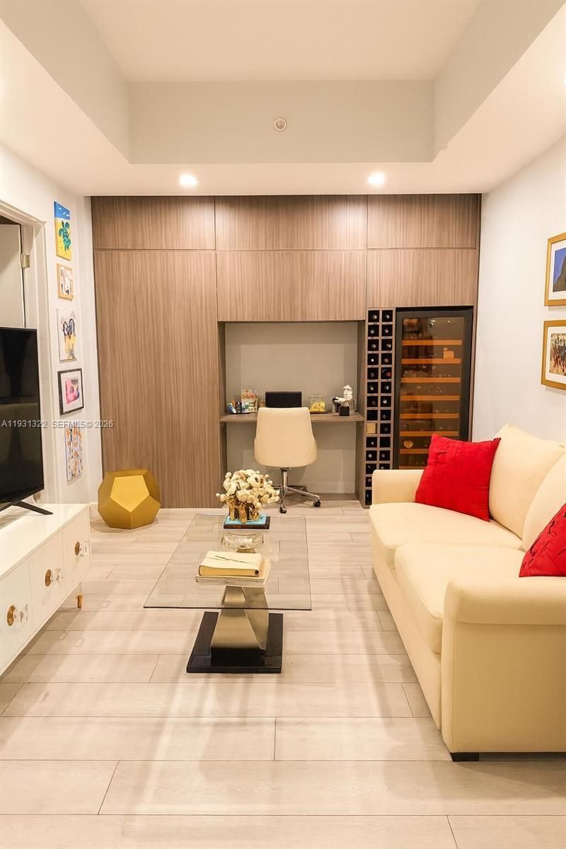 851 NE 1st Ave, Unit 2212, Miami, FL 33132 Photo