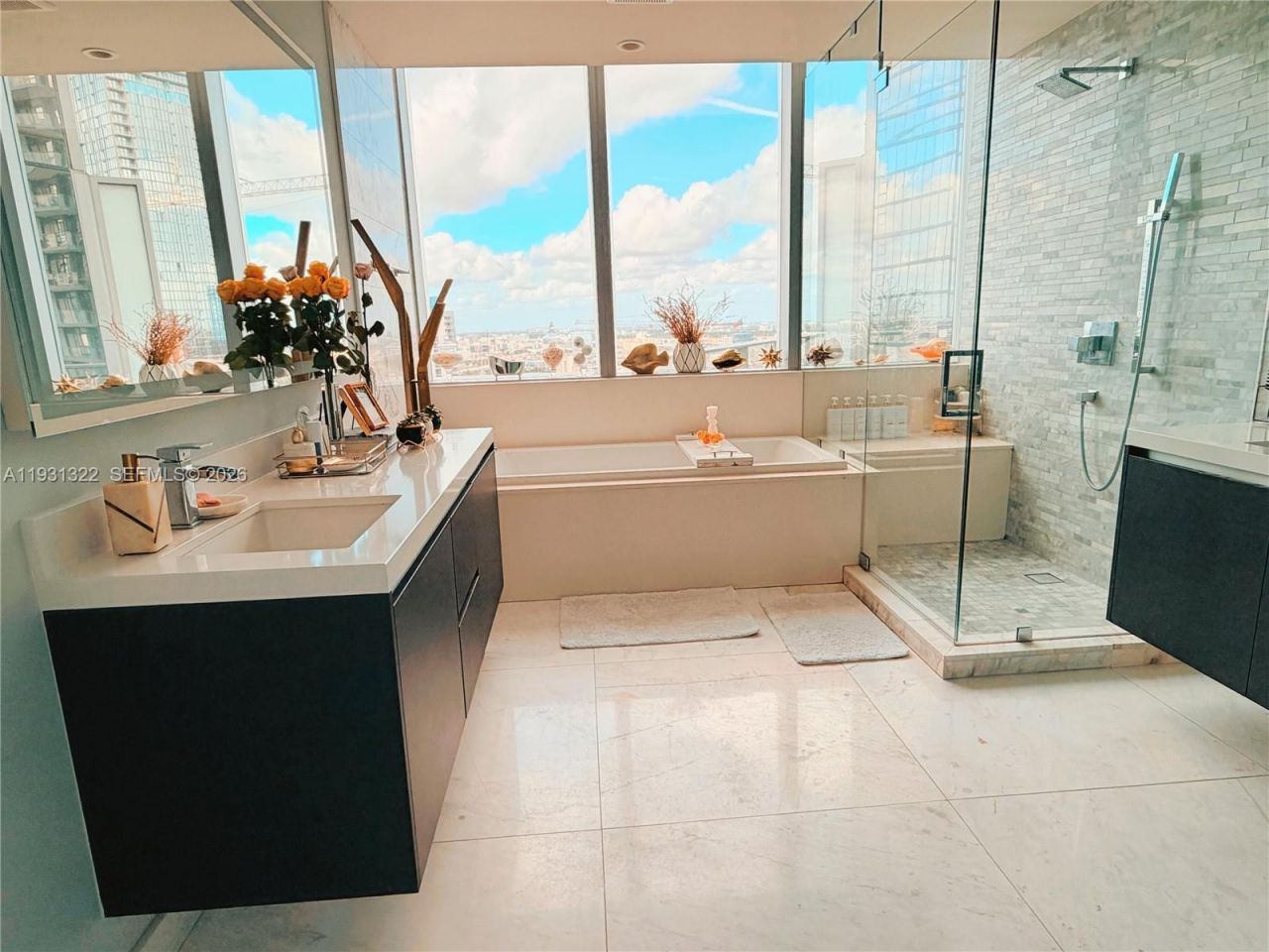 851 NE 1st Ave, Unit 2212, Miami, FL 33132 Photo