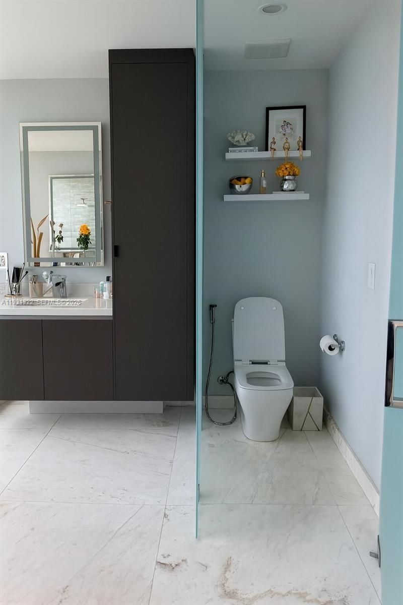 851 NE 1st Ave, Unit 2212, Miami, FL 33132 Photo