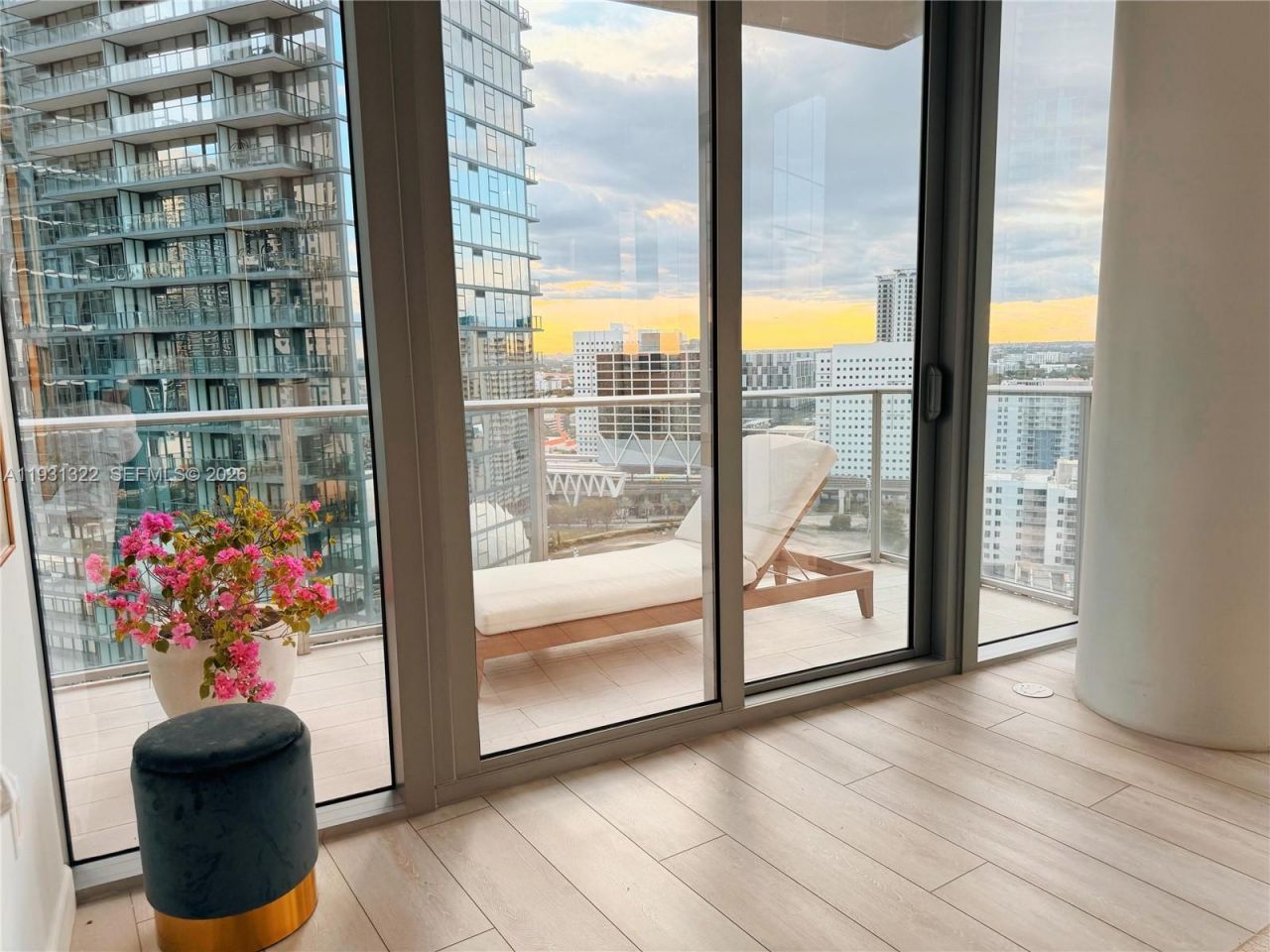 851 NE 1st Ave, Unit 2212, Miami, FL 33132 Photo