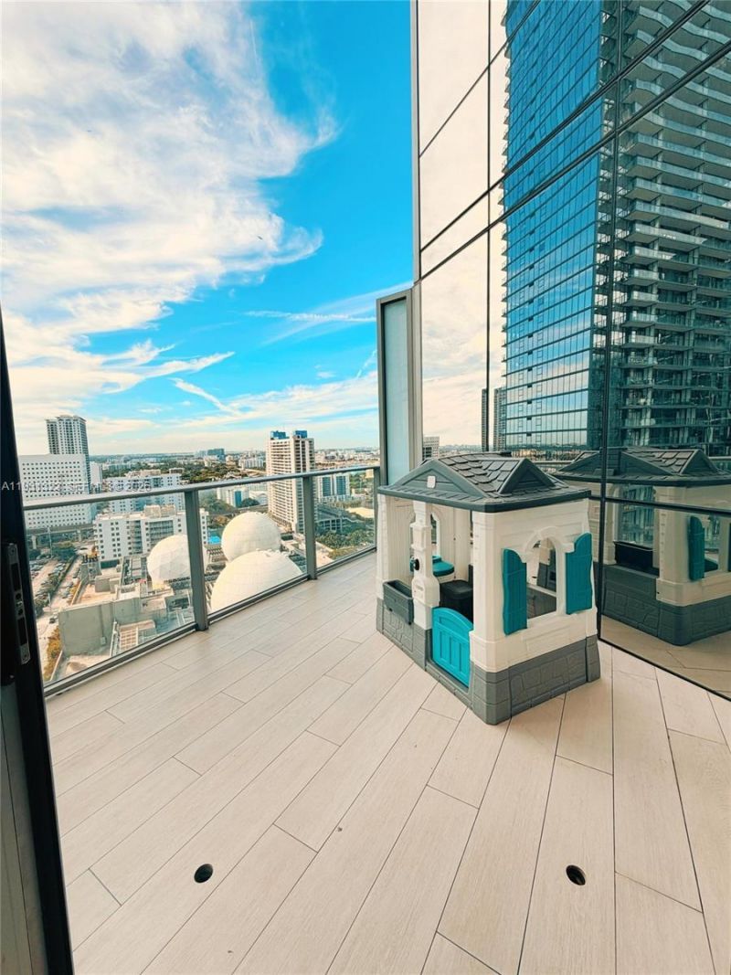 851 NE 1st Ave, Unit 2212, Miami, FL 33132 Photo