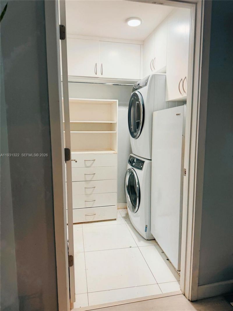 851 NE 1st Ave, Unit 2212, Miami, FL 33132 Photo