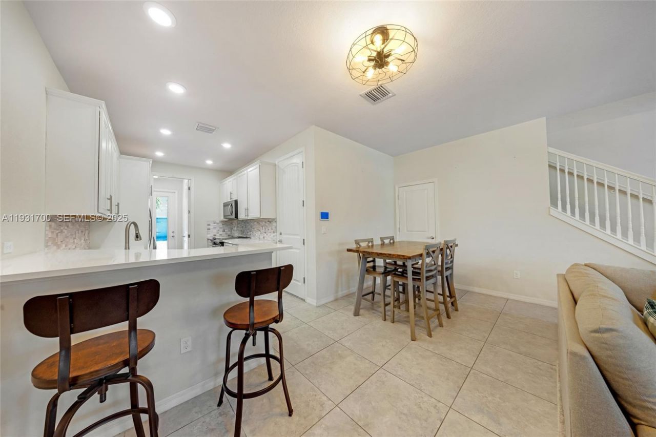 5110 Eucalyptus Dr, Unit 3, Hollywood, FL 33021 Photo