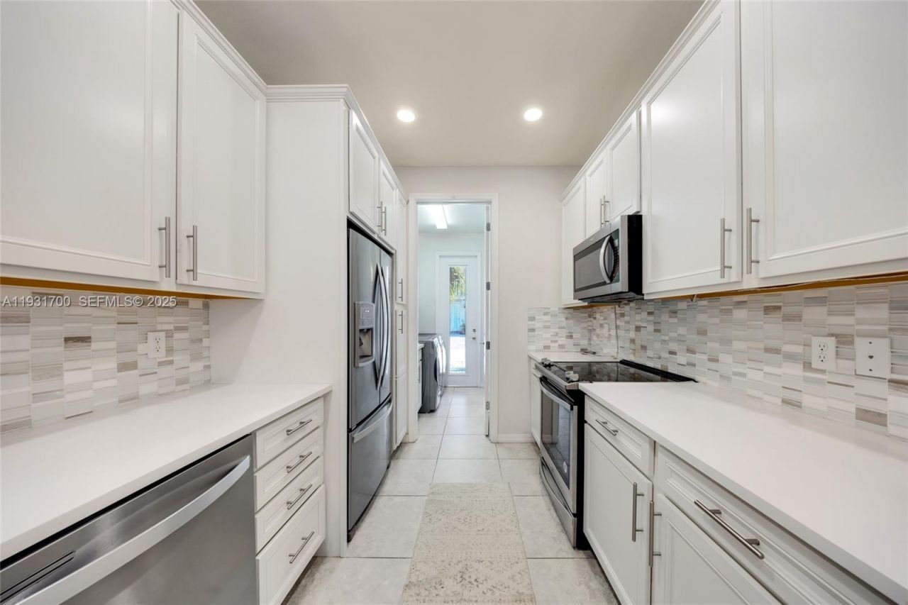 5110 Eucalyptus Dr, Unit 3, Hollywood, FL 33021 Photo