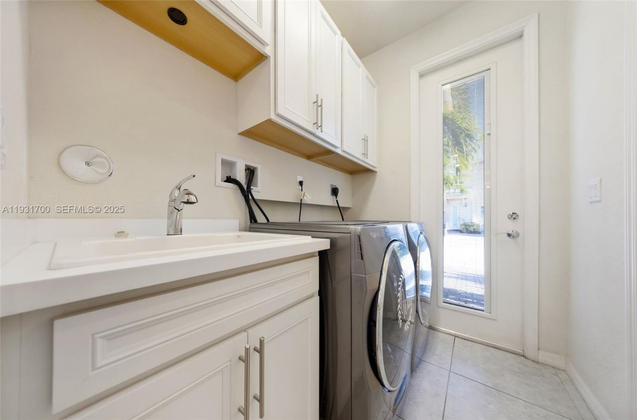 5110 Eucalyptus Dr, Unit 3, Hollywood, FL 33021 Photo