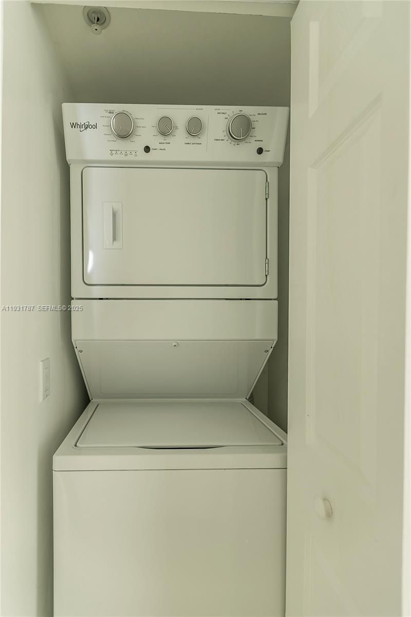 335 S Biscayne Blvd , Unit 2710, Miami, FL 33131 Photo