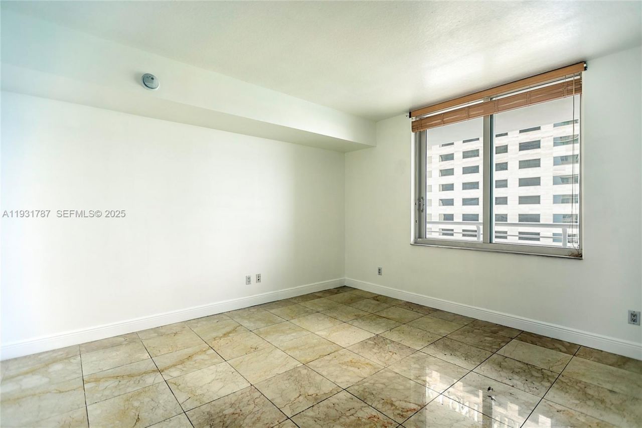 335 S Biscayne Blvd , Unit 2710, Miami, FL 33131 Photo