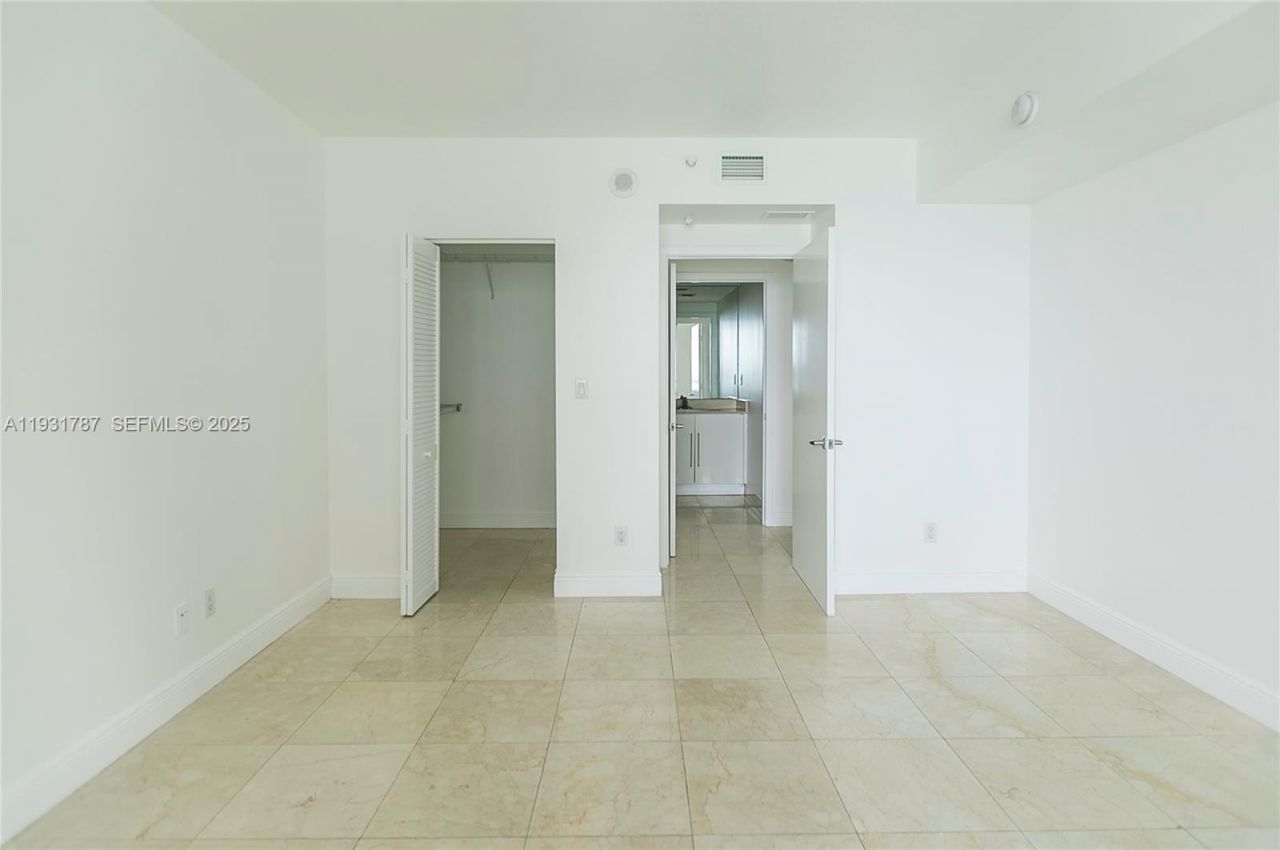 335 S Biscayne Blvd , Unit 2710, Miami, FL 33131 Photo