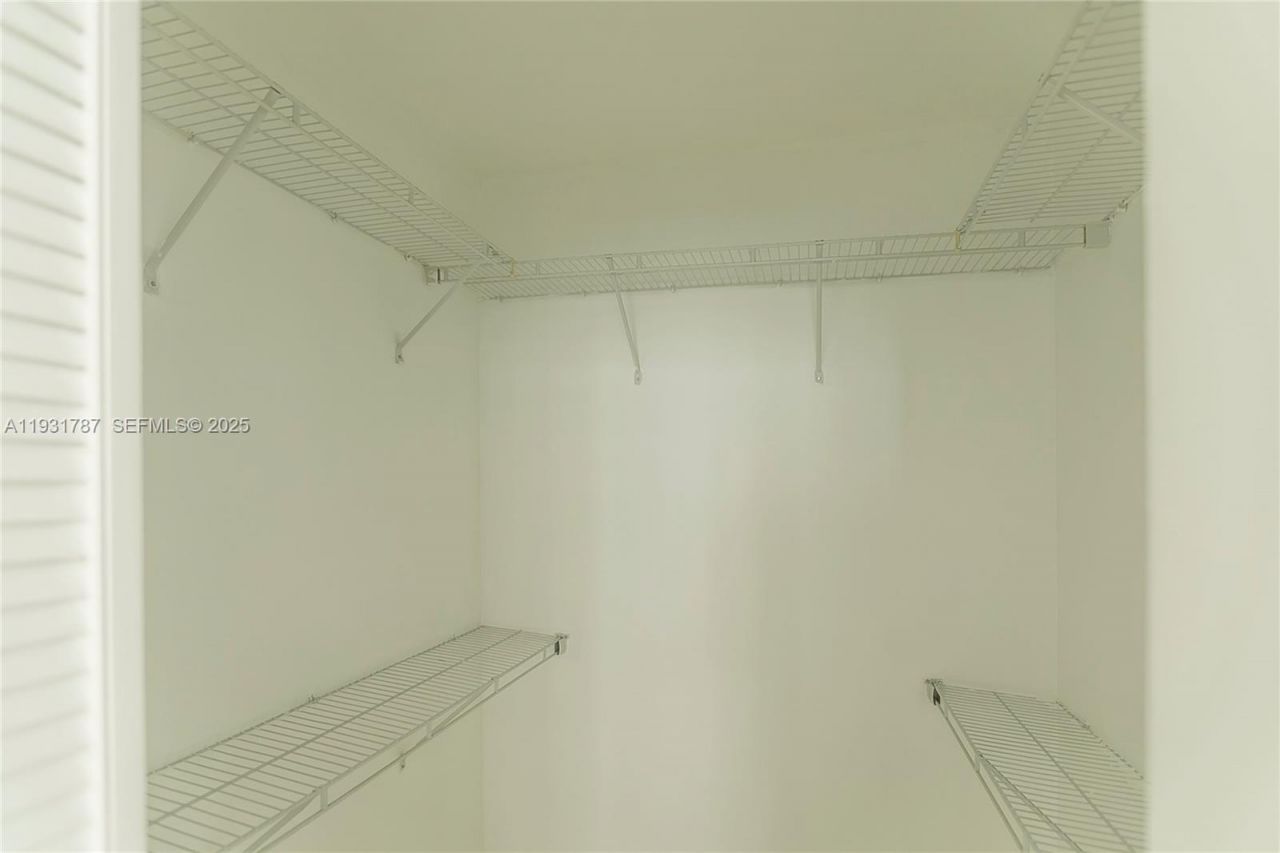 335 S Biscayne Blvd , Unit 2710, Miami, FL 33131 Photo