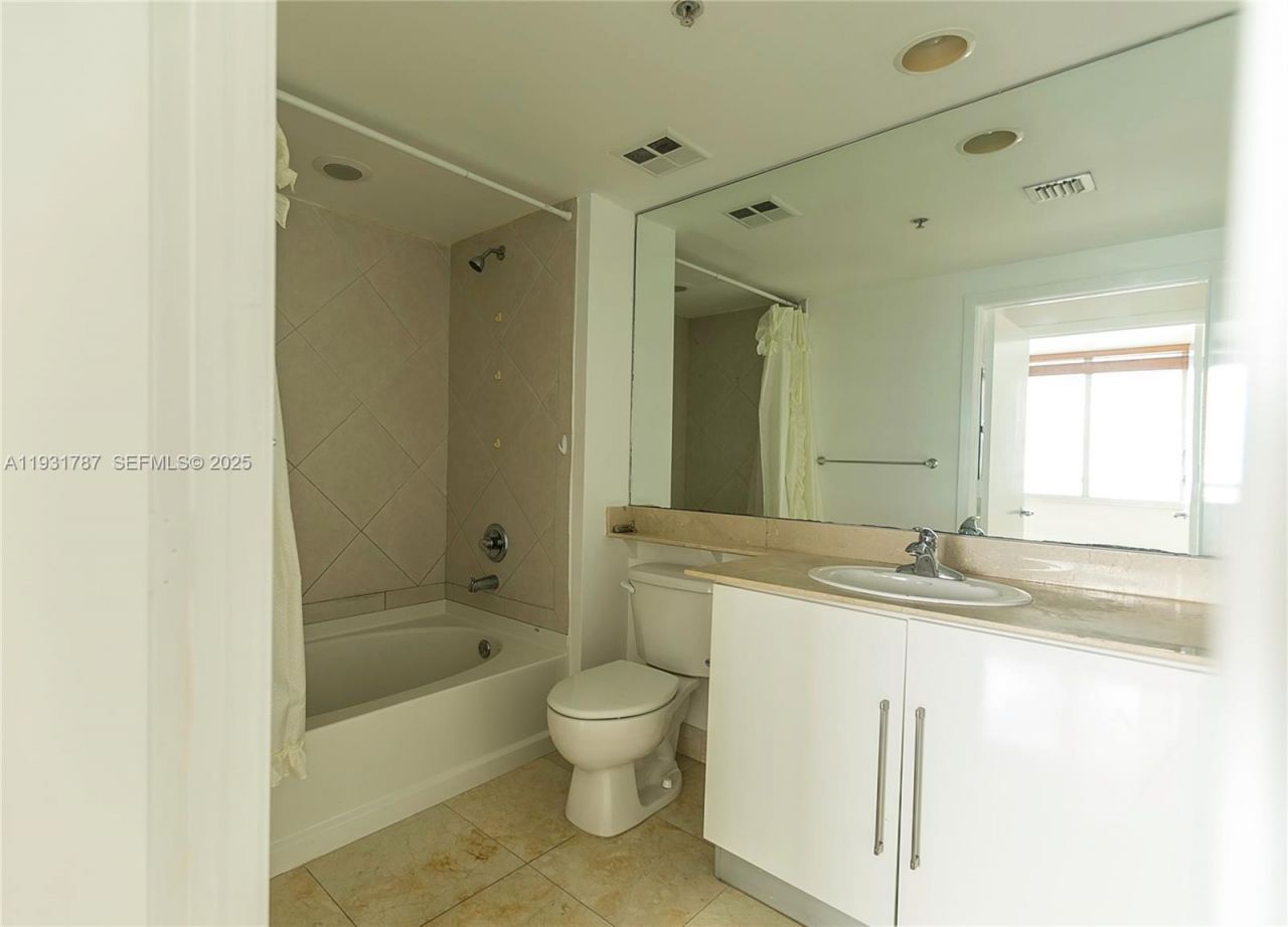 335 S Biscayne Blvd , Unit 2710, Miami, FL 33131 Photo