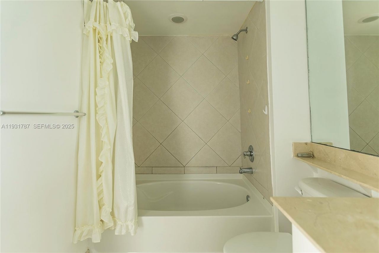 335 S Biscayne Blvd , Unit 2710, Miami, FL 33131 Photo