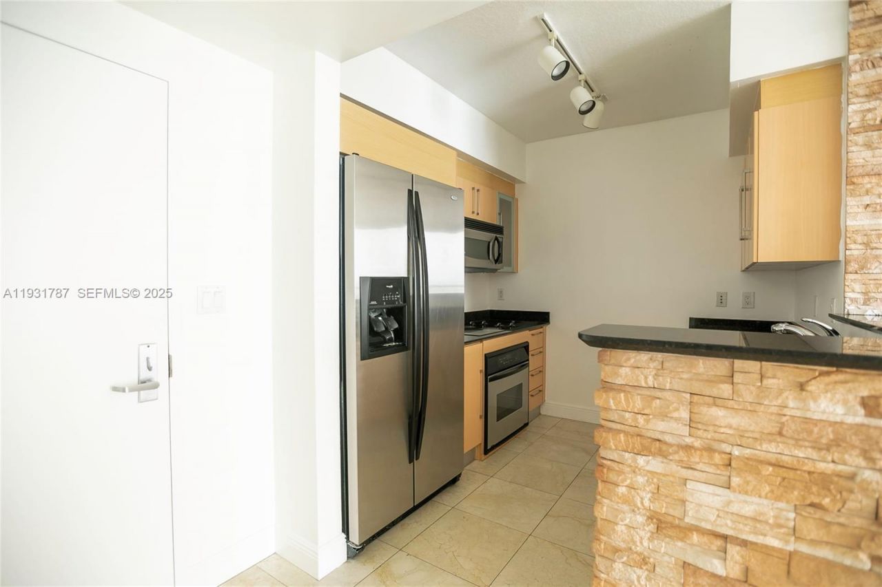 335 S Biscayne Blvd , Unit 2710, Miami, FL 33131 Photo