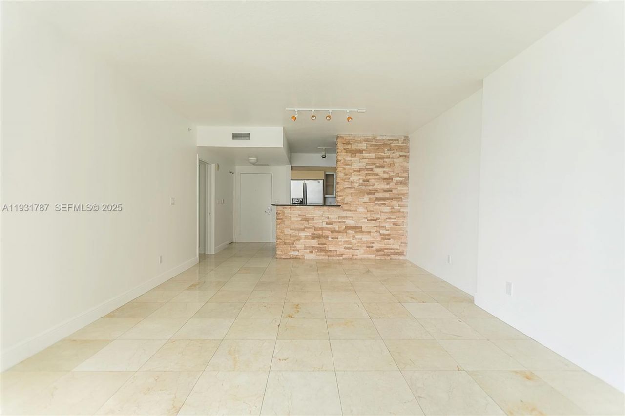 335 S Biscayne Blvd , Unit 2710, Miami, FL 33131 Photo