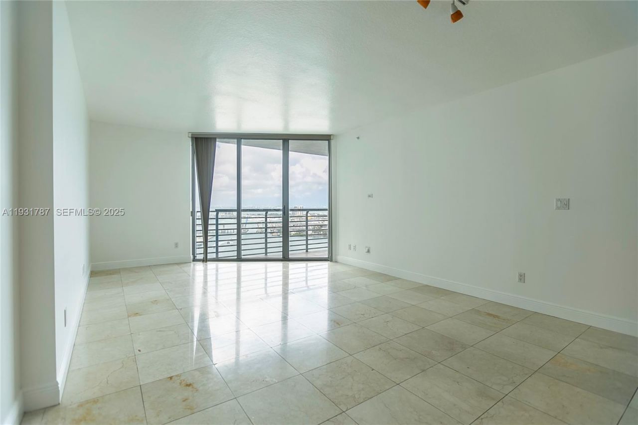 335 S Biscayne Blvd , Unit 2710, Miami, FL 33131 Photo