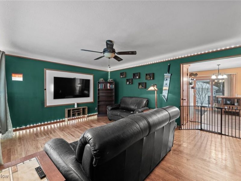 866 Elmwood Avenue, Wickliffe, OH 44092 Photo 4