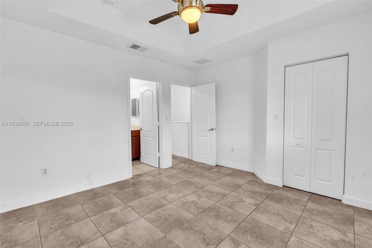 21205 NW 14 Pl, Unit 819, Miami Gardens, FL 33169 Photo