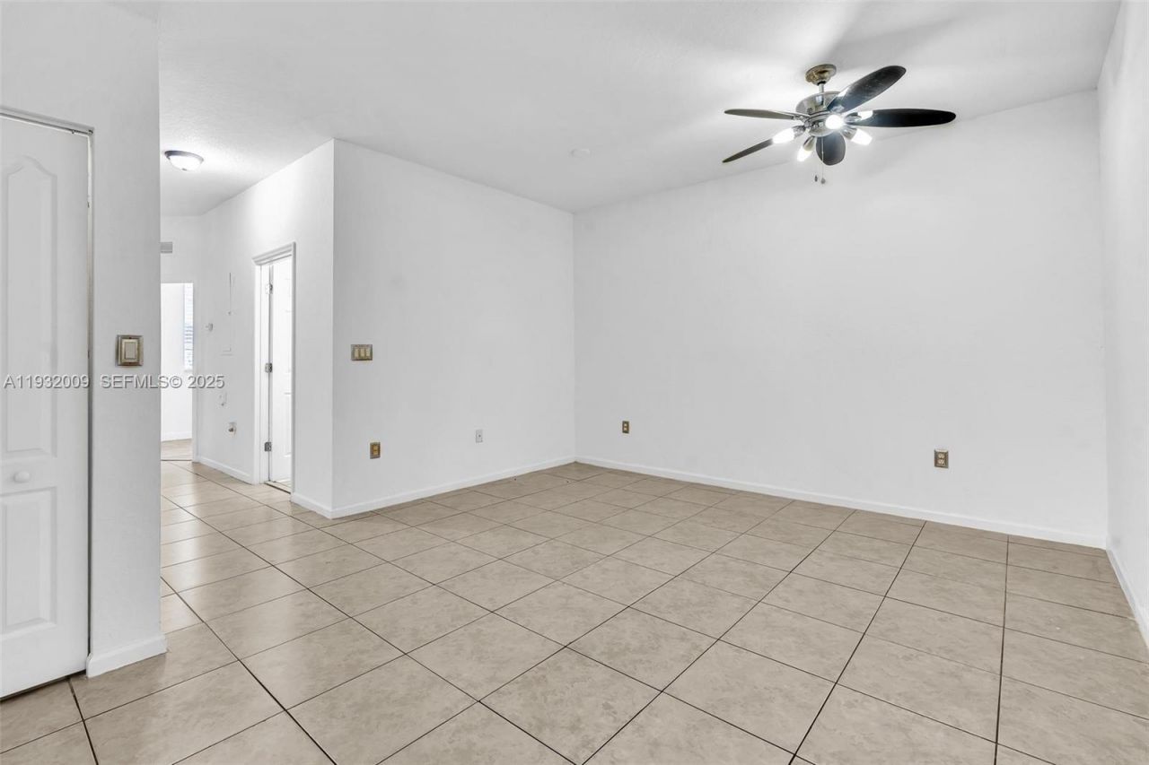 21205 NW 14 Pl, Unit 819, Miami Gardens, FL 33169 Photo