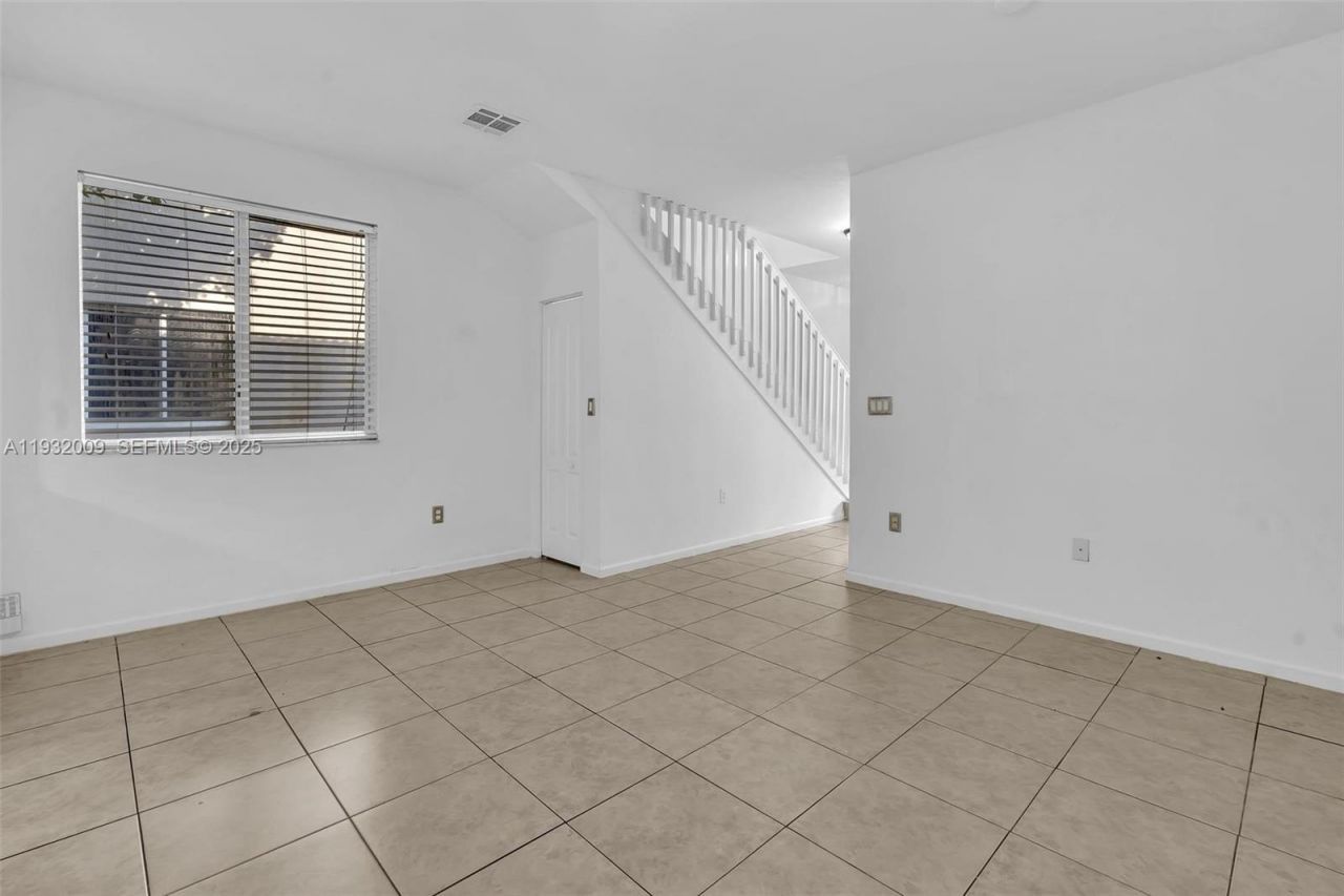21205 NW 14 Pl, Unit 819, Miami Gardens, FL 33169 Photo