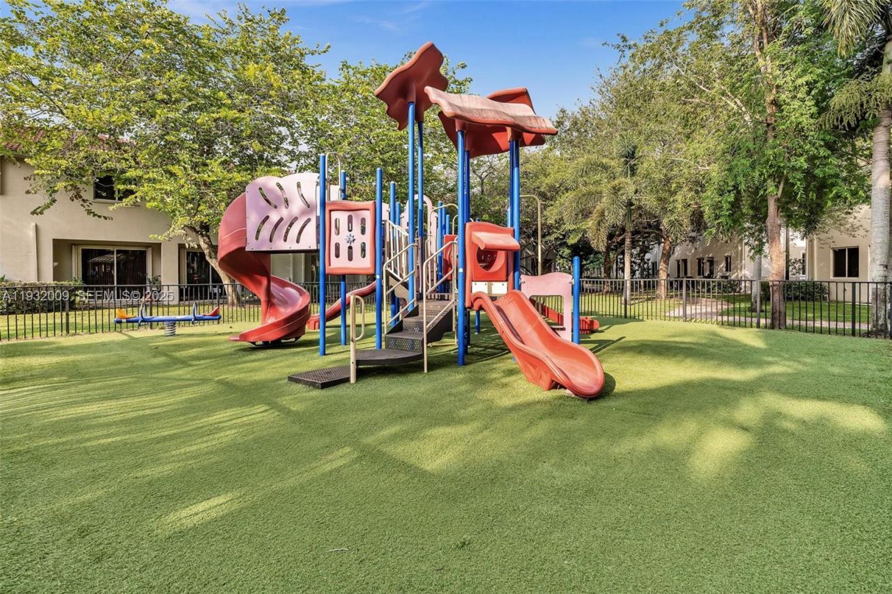 21205 NW 14 Pl, Unit 819, Miami Gardens, FL 33169 Photo