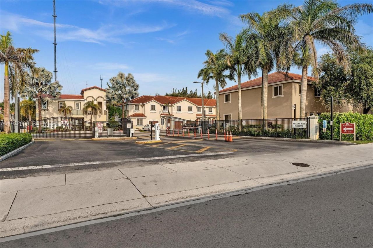 21205 NW 14 Pl, Unit 819, Miami Gardens, FL 33169 Photo