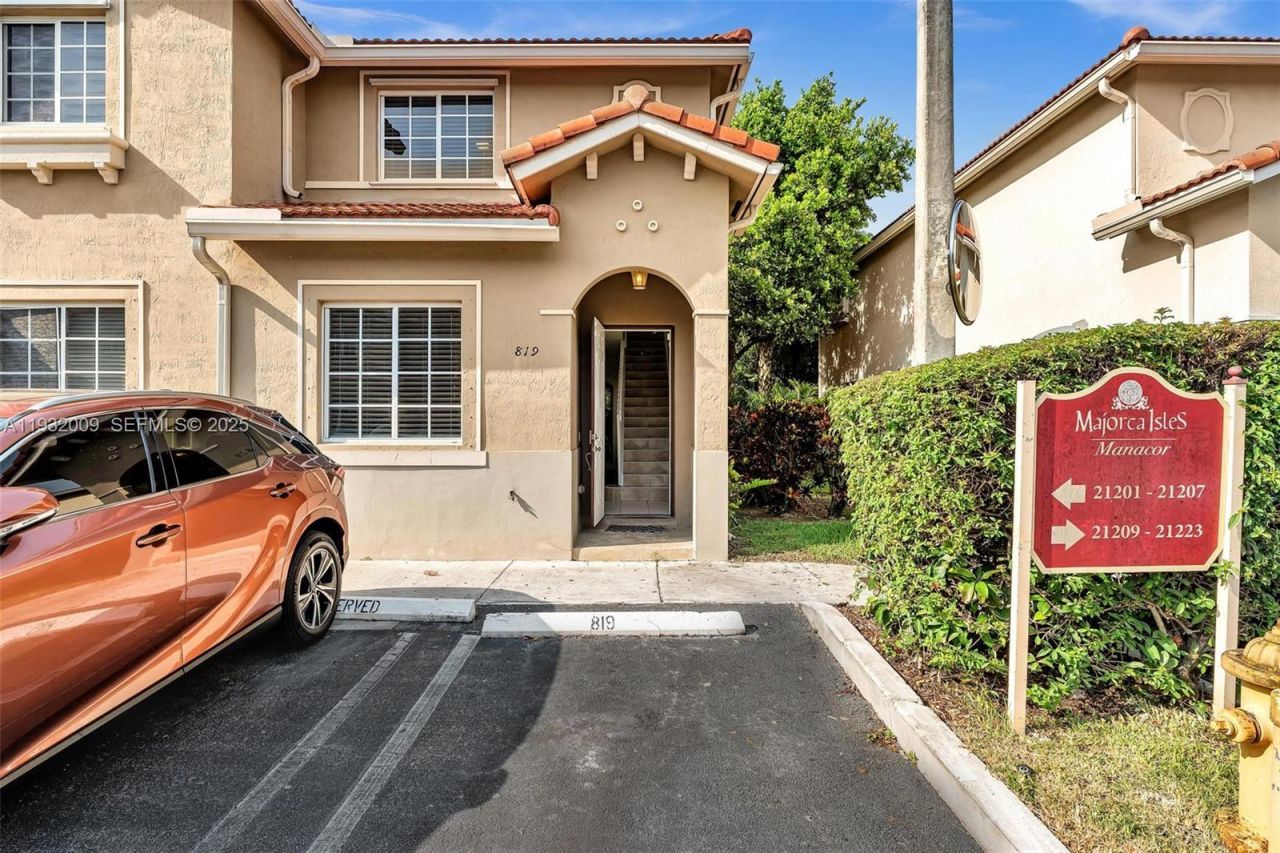 21205 NW 14 Pl, Unit 819, Miami Gardens, FL 33169 Photo