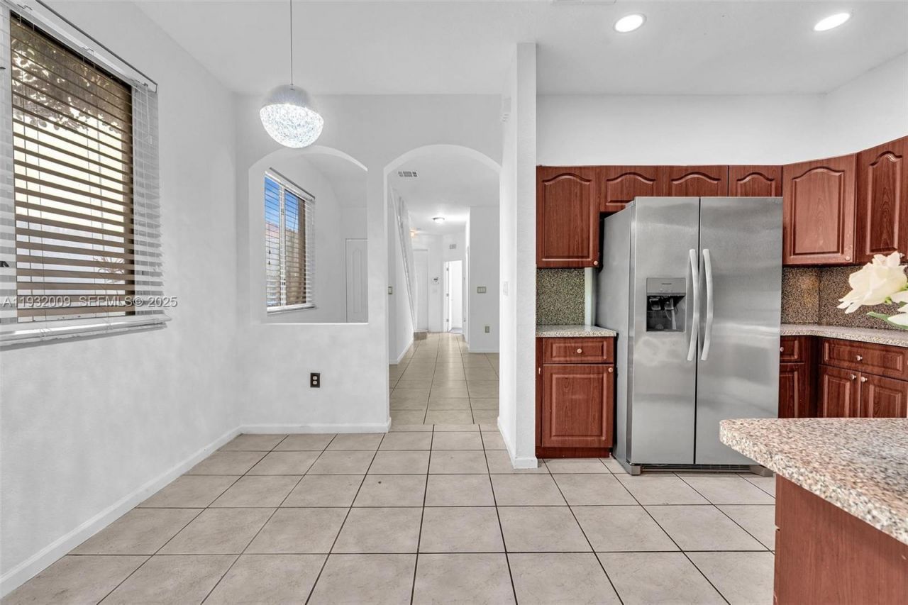 21205 NW 14 Pl, Unit 819, Miami Gardens, FL 33169 Photo