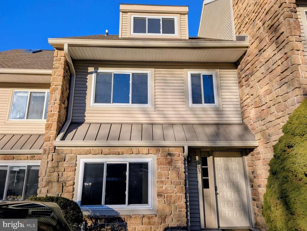 305 Paddock Drive, Chesterbrook, PA 19087 Main Photo