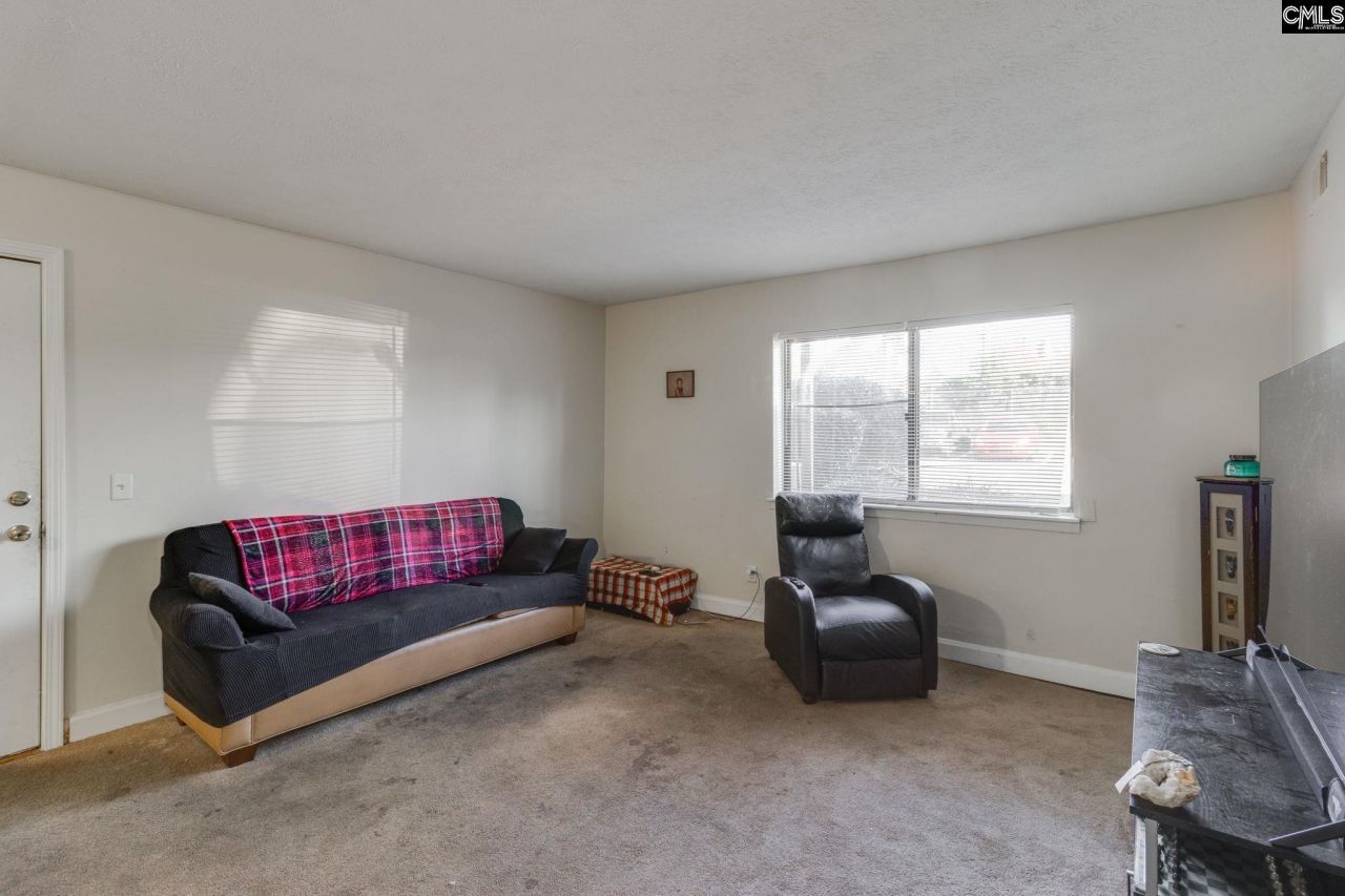 1313 Old Manor Road  Photo 4