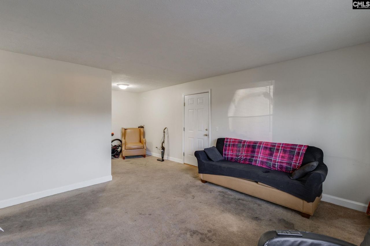 1313 Old Manor Road  Photo 5