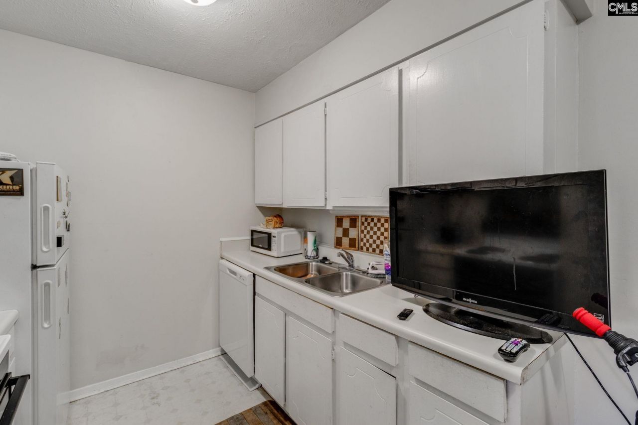 1313 Old Manor Road  Photo 8