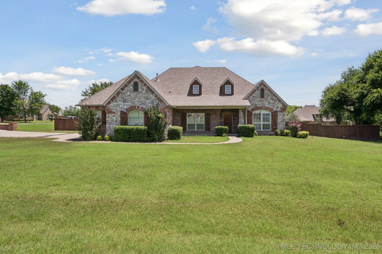 8483 N 68th East Avenue, Owasso, OK 74055 Main Photo