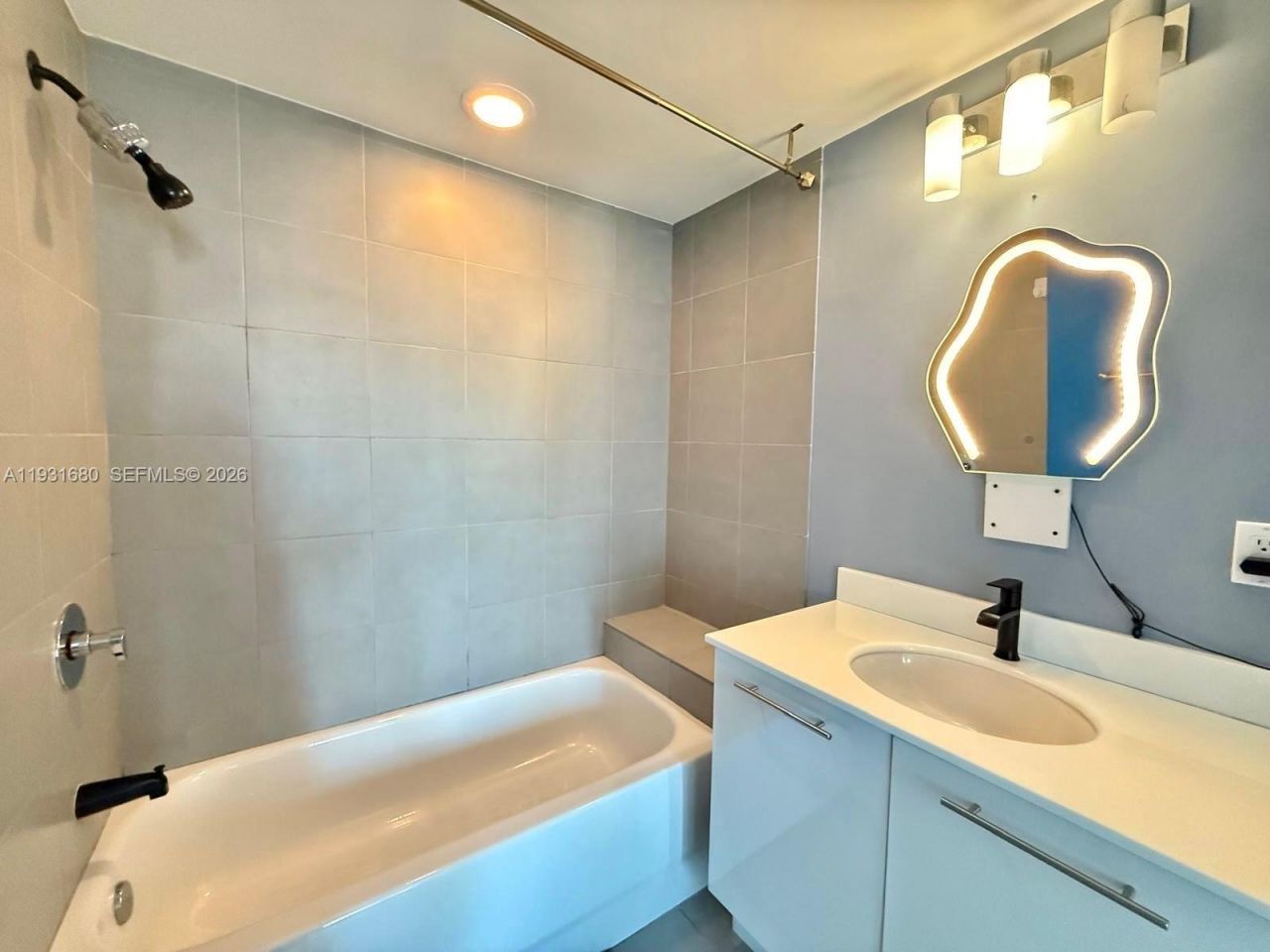 92 SW 3rd St, Unit 1503, Miami, FL 33130 Photo