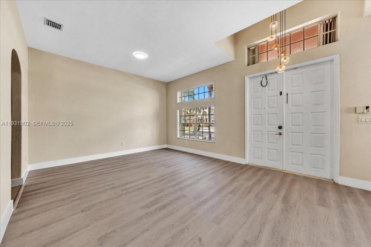 17062 NW 16th St, Pembroke Pines, FL 33028 Photo