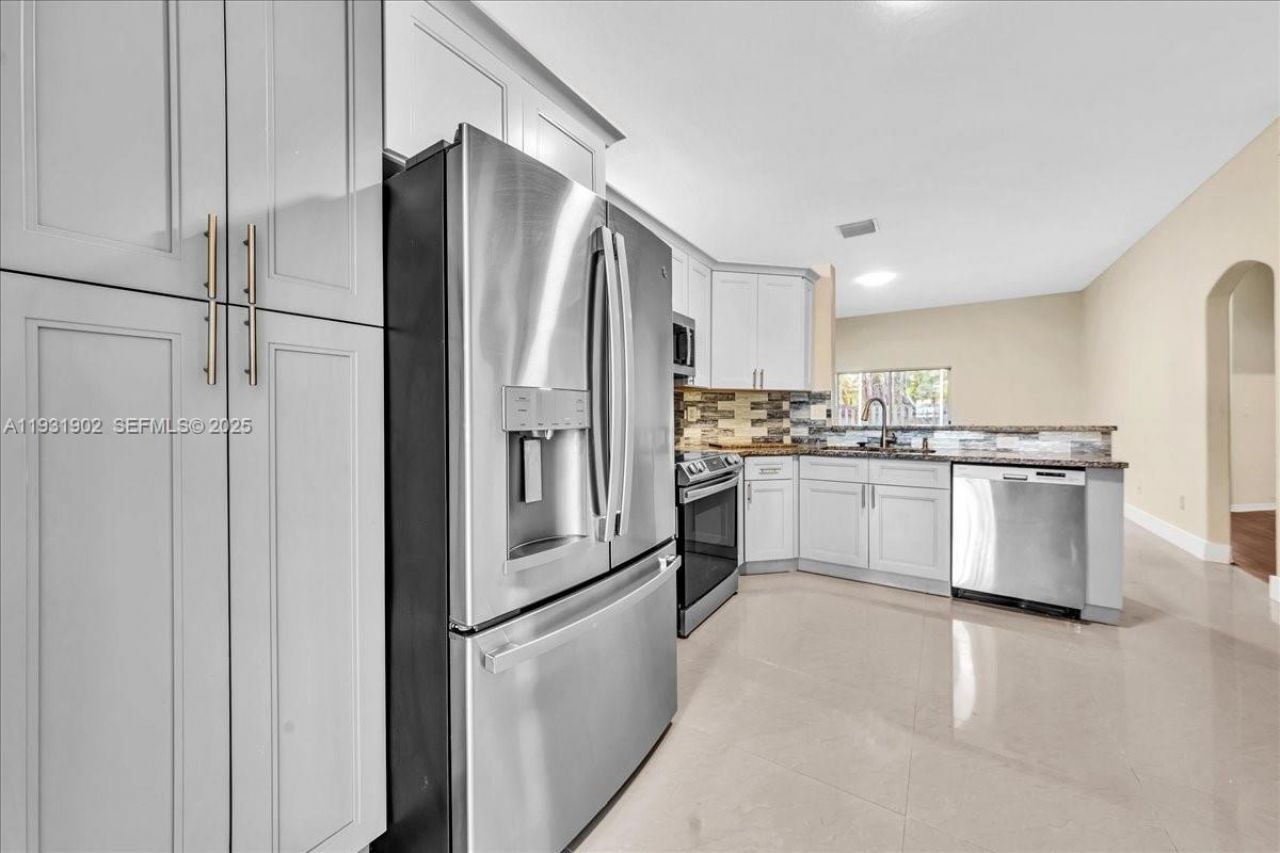 17062 NW 16th St, Pembroke Pines, FL 33028 Photo