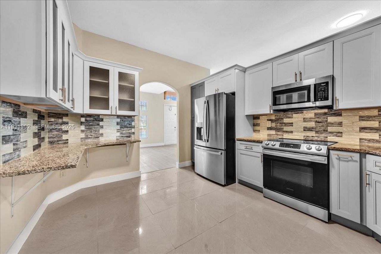 17062 NW 16th St, Pembroke Pines, FL 33028 Photo