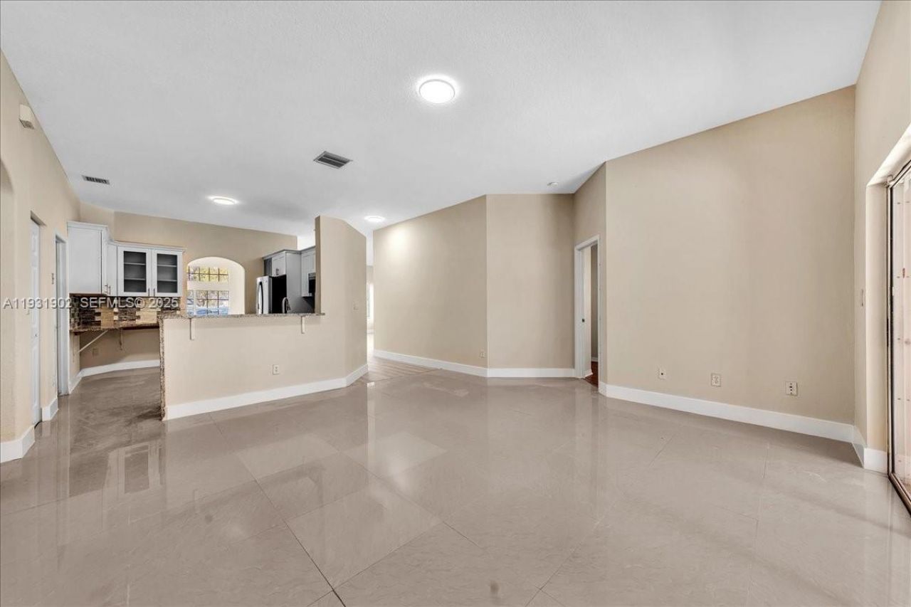 17062 NW 16th St, Pembroke Pines, FL 33028 Photo