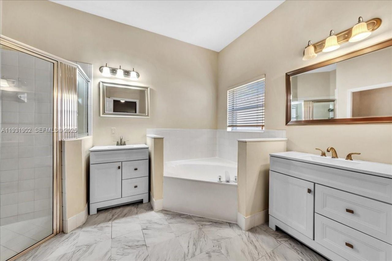 17062 NW 16th St, Pembroke Pines, FL 33028 Photo