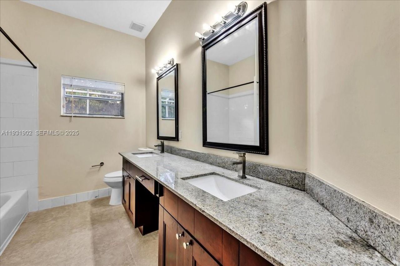 17062 NW 16th St, Pembroke Pines, FL 33028 Photo