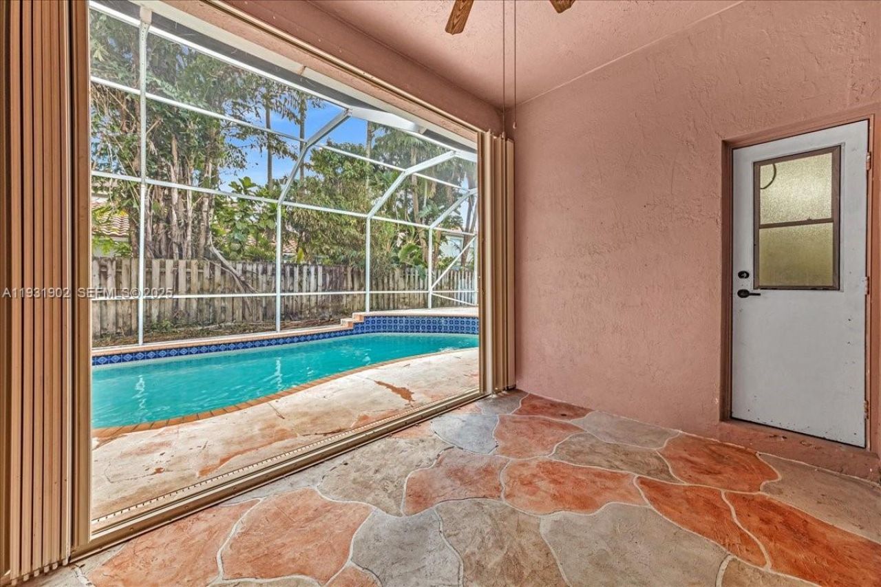 17062 NW 16th St, Pembroke Pines, FL 33028 Photo