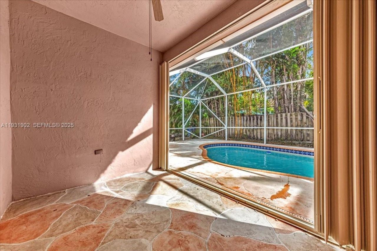 17062 NW 16th St, Pembroke Pines, FL 33028 Photo