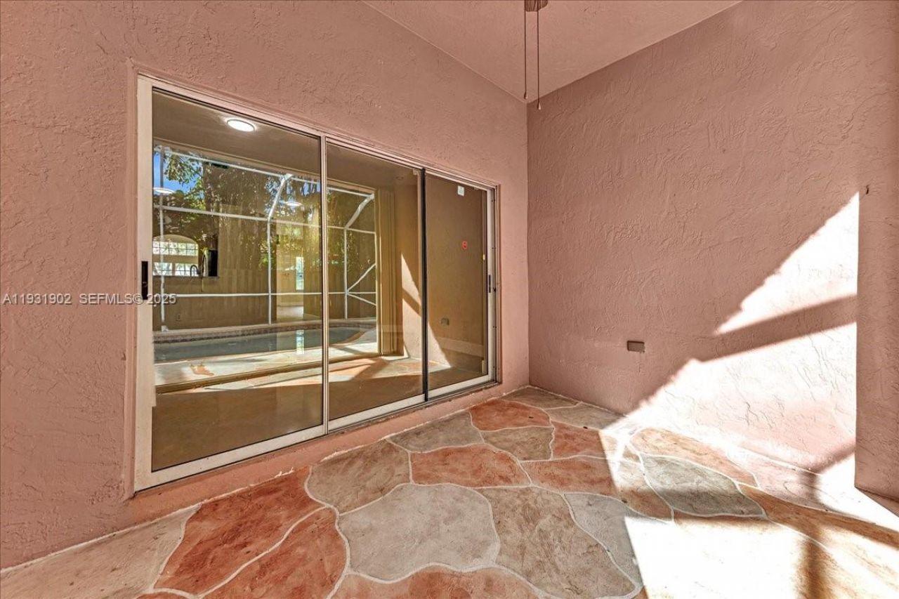 17062 NW 16th St, Pembroke Pines, FL 33028 Photo