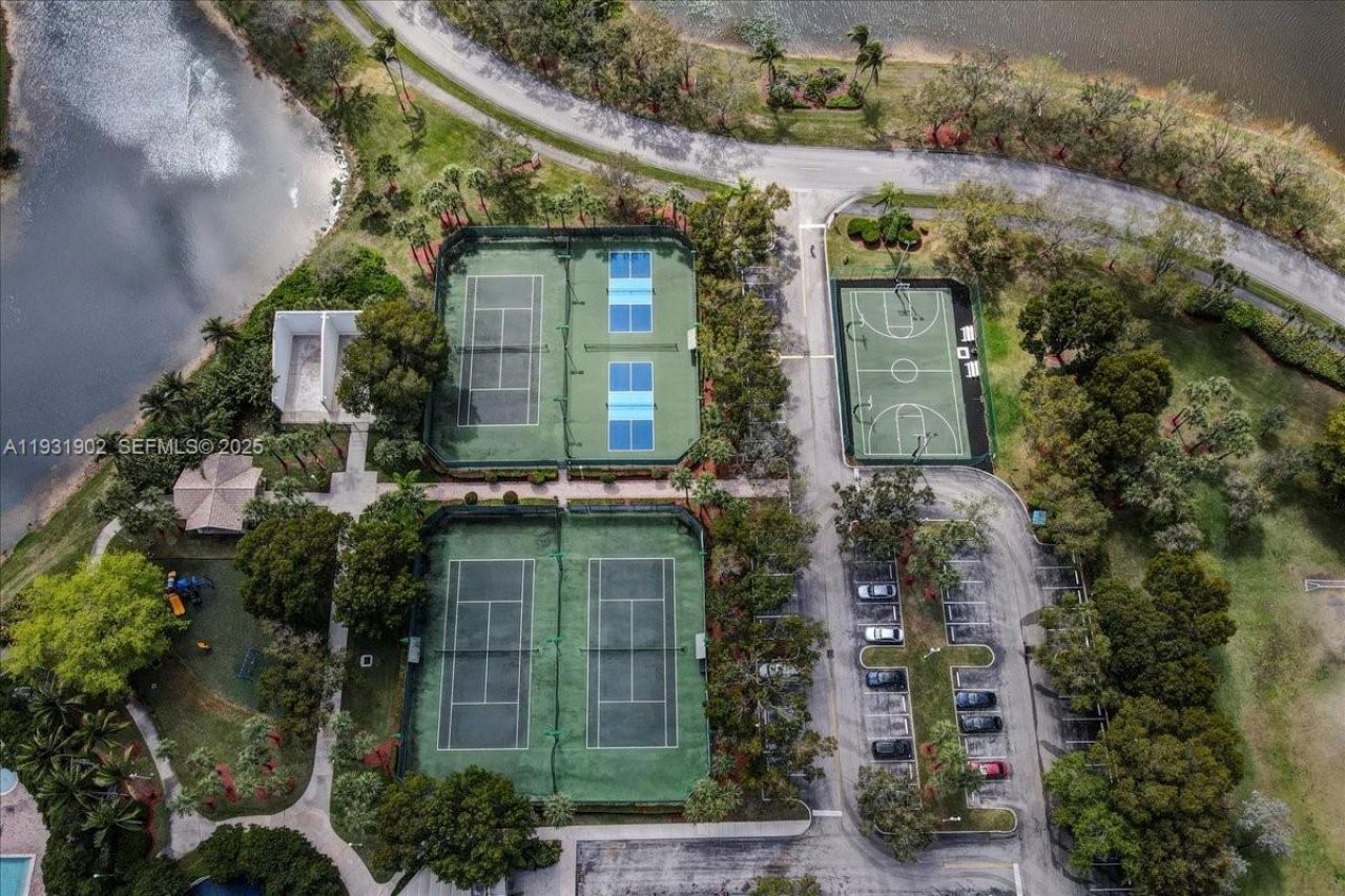 17062 NW 16th St, Pembroke Pines, FL 33028 Photo