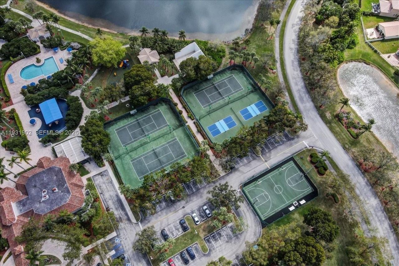 17062 NW 16th St, Pembroke Pines, FL 33028 Photo