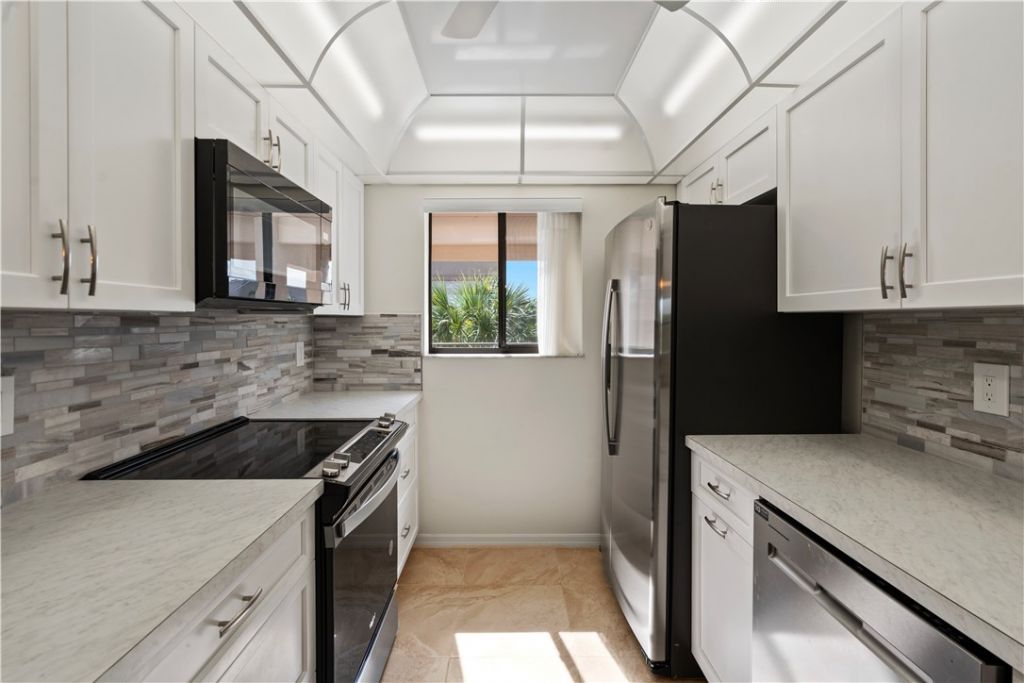 6165 S Mirror Lake Drive, Unit 307, Sebastian, FL 32958 Photo