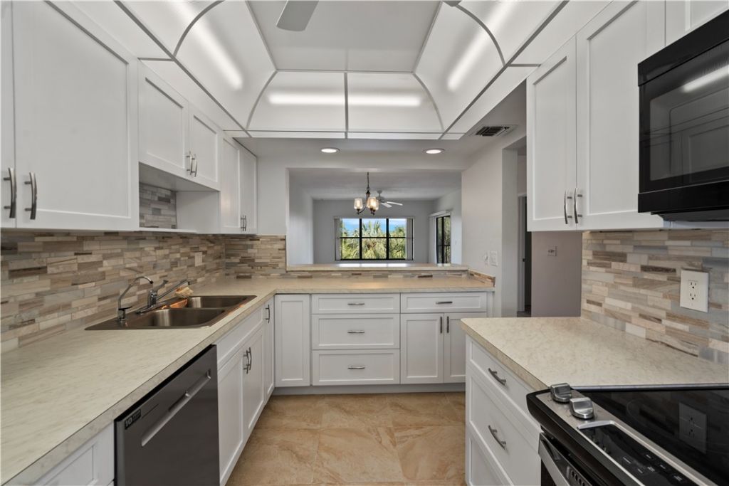 6165 S Mirror Lake Drive, Unit 307, Sebastian, FL 32958 Photo