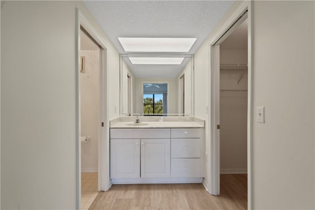 6165 S Mirror Lake Drive, Unit 307, Sebastian, FL 32958 Photo