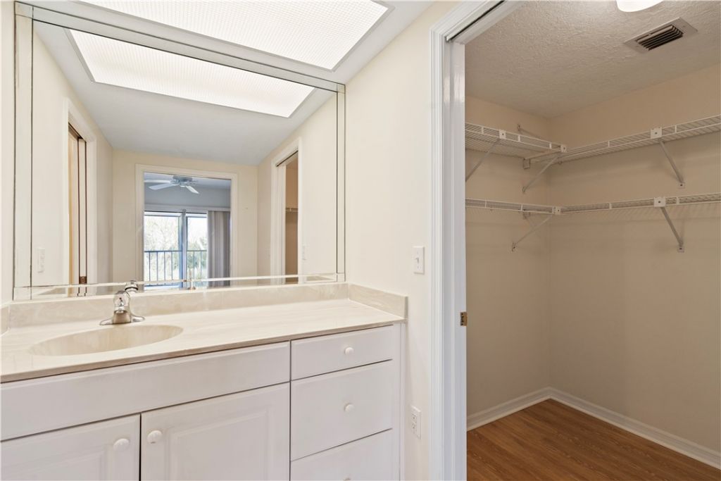 6165 S Mirror Lake Drive, Unit 307, Sebastian, FL 32958 Photo