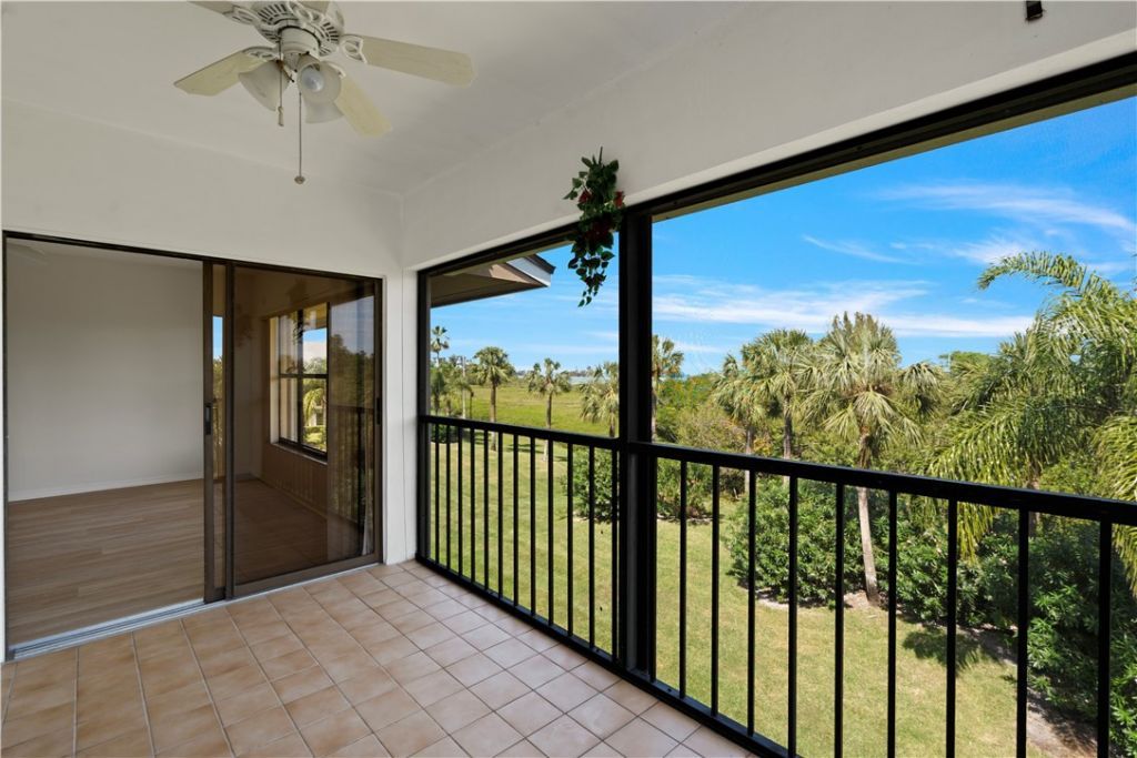 6165 S Mirror Lake Drive, Unit 307, Sebastian, FL 32958 Photo