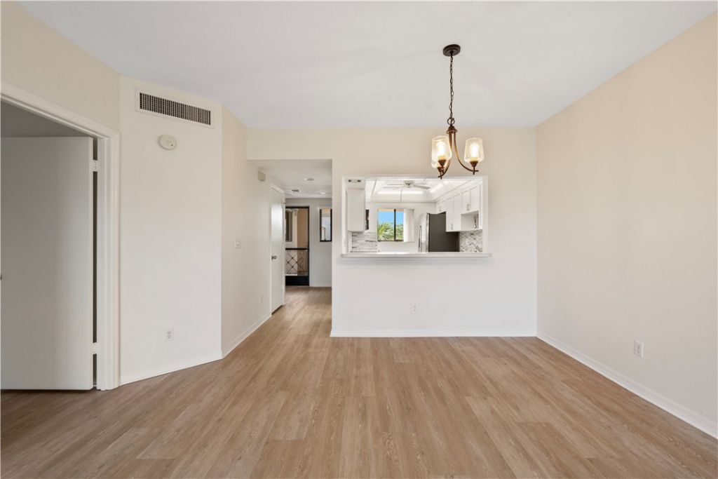 6165 S Mirror Lake Drive, Unit 307, Sebastian, FL 32958 Photo